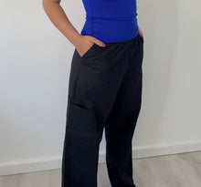 Load image into Gallery viewer, Cargo pants in Black - ON SALE